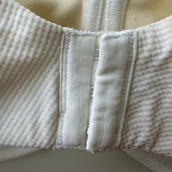 BERLEI - High Performance Underwire Non Padded Sports Bra White - 18DD (US 40DD) - Picture 9 of 11